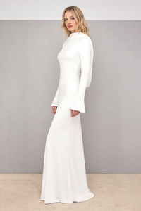 Robe longue dos nu à poignets évasés