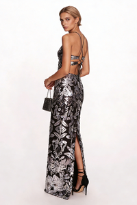 Robe ornée de sequins botaniques