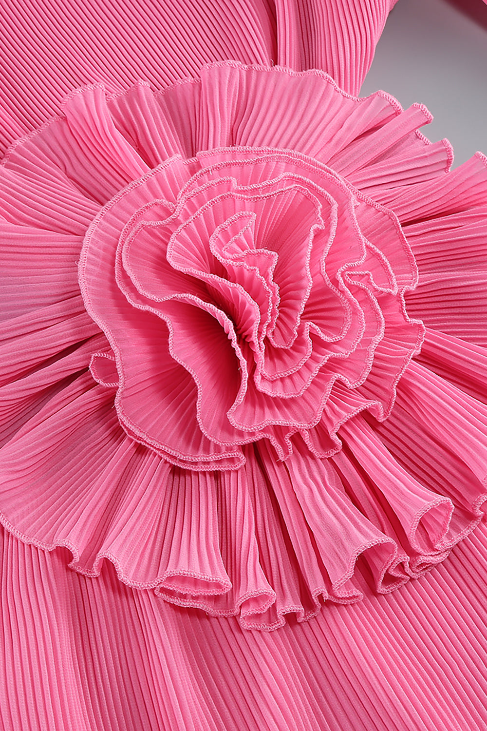 Mini-robe à fleurs découpées et 3D