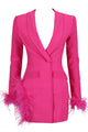 Vestido tipo blazer con ribete de plumas