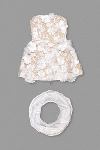 Mini-robe blanche brodée de fleurs