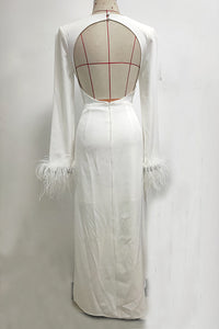 Vestido de novia con abertura alta de satén blanco con cuentas brillantes