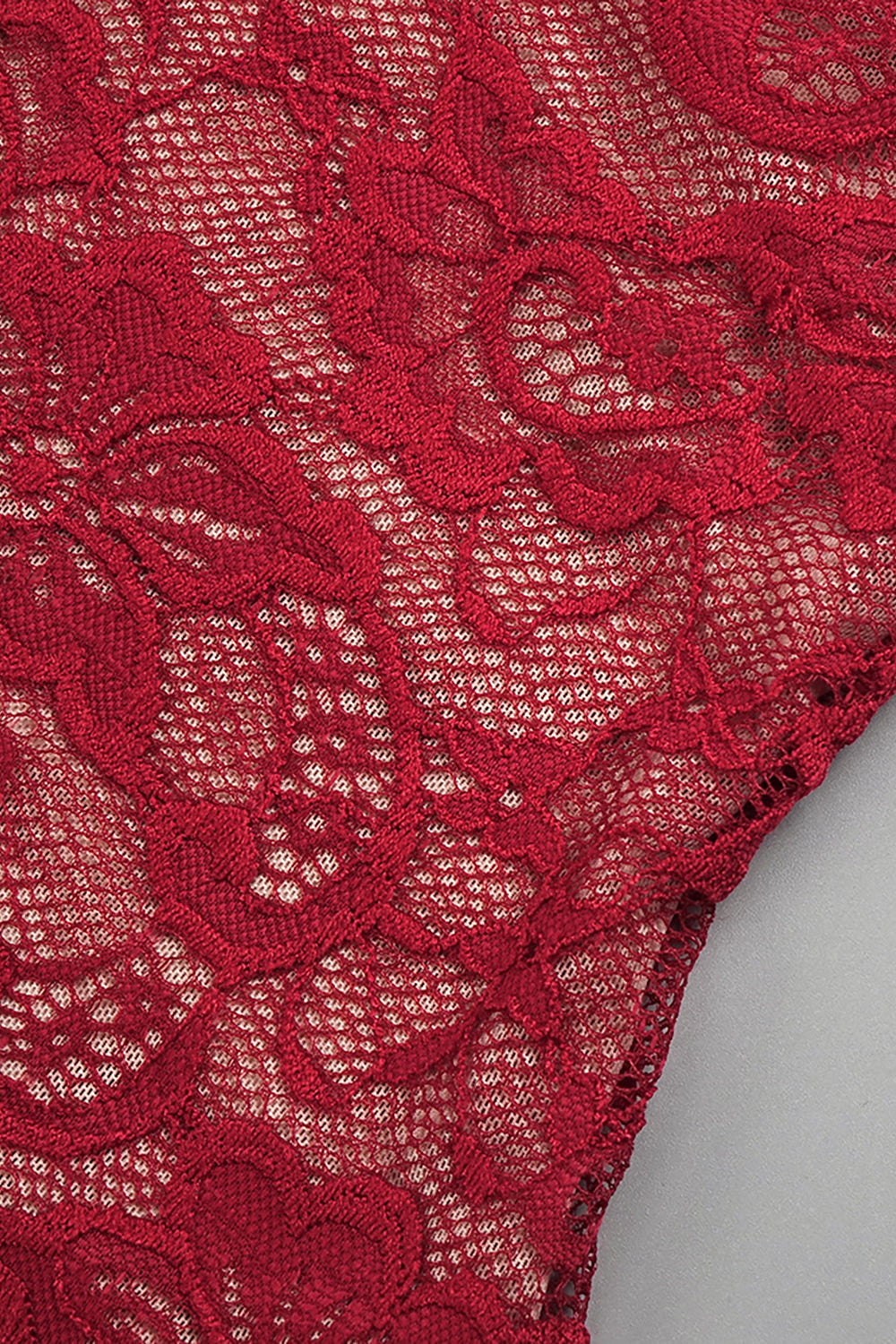 Robe longue sirène ornée de dentelle et de gants