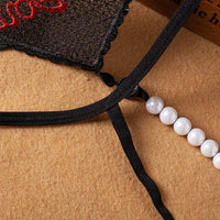 Tanga con bordado de mariposa y perlas para dama