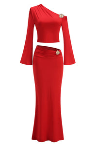 Falda larga asimétrica con un hombro al descubierto