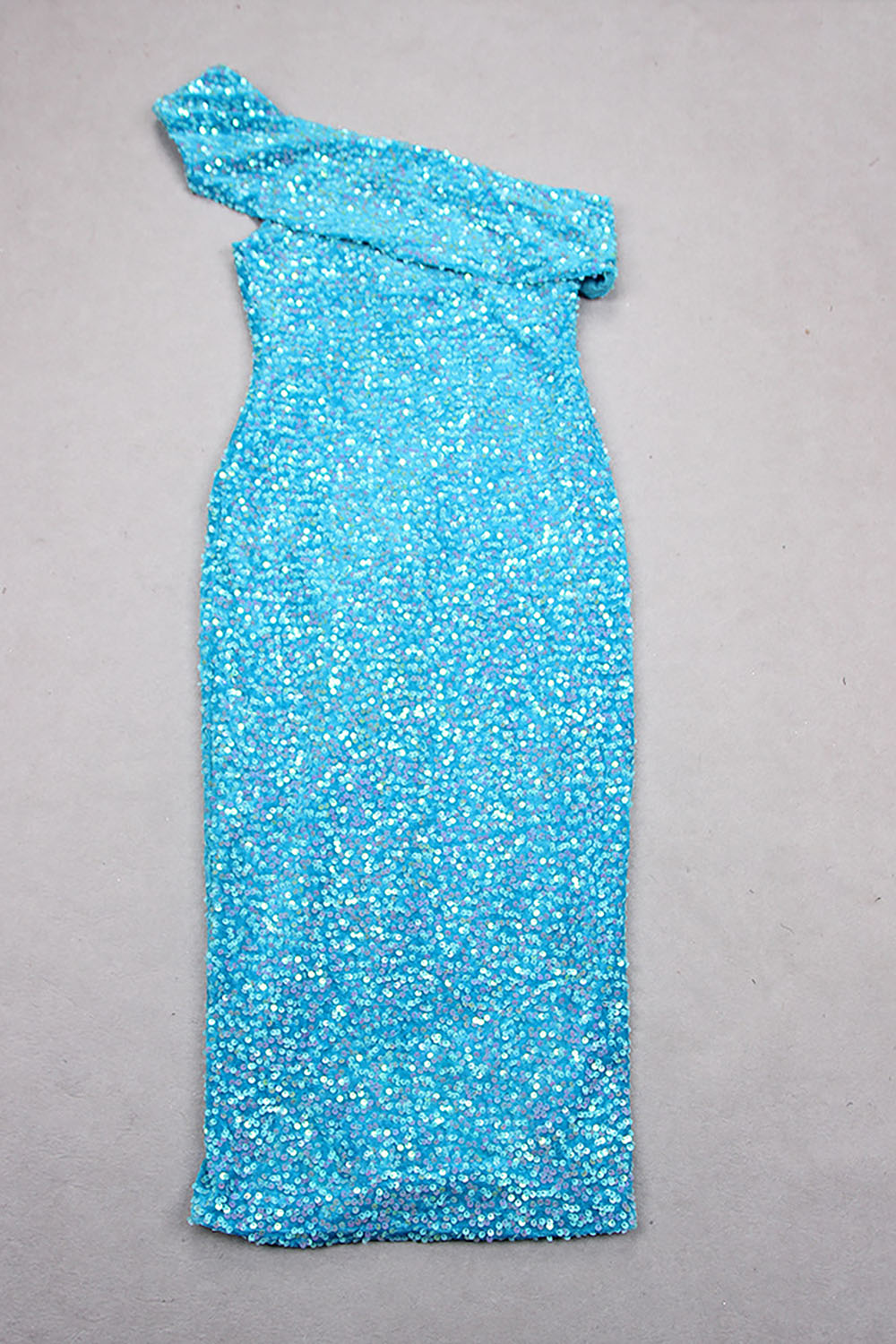 Vestido midi adornado con lentejuelas brillantes