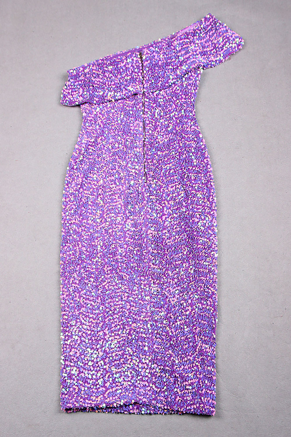 Vestido midi adornado con lentejuelas brillantes