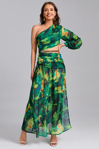Vestido largo con corte irregular y estampado floral de un hombro inclinado en verde lavanda