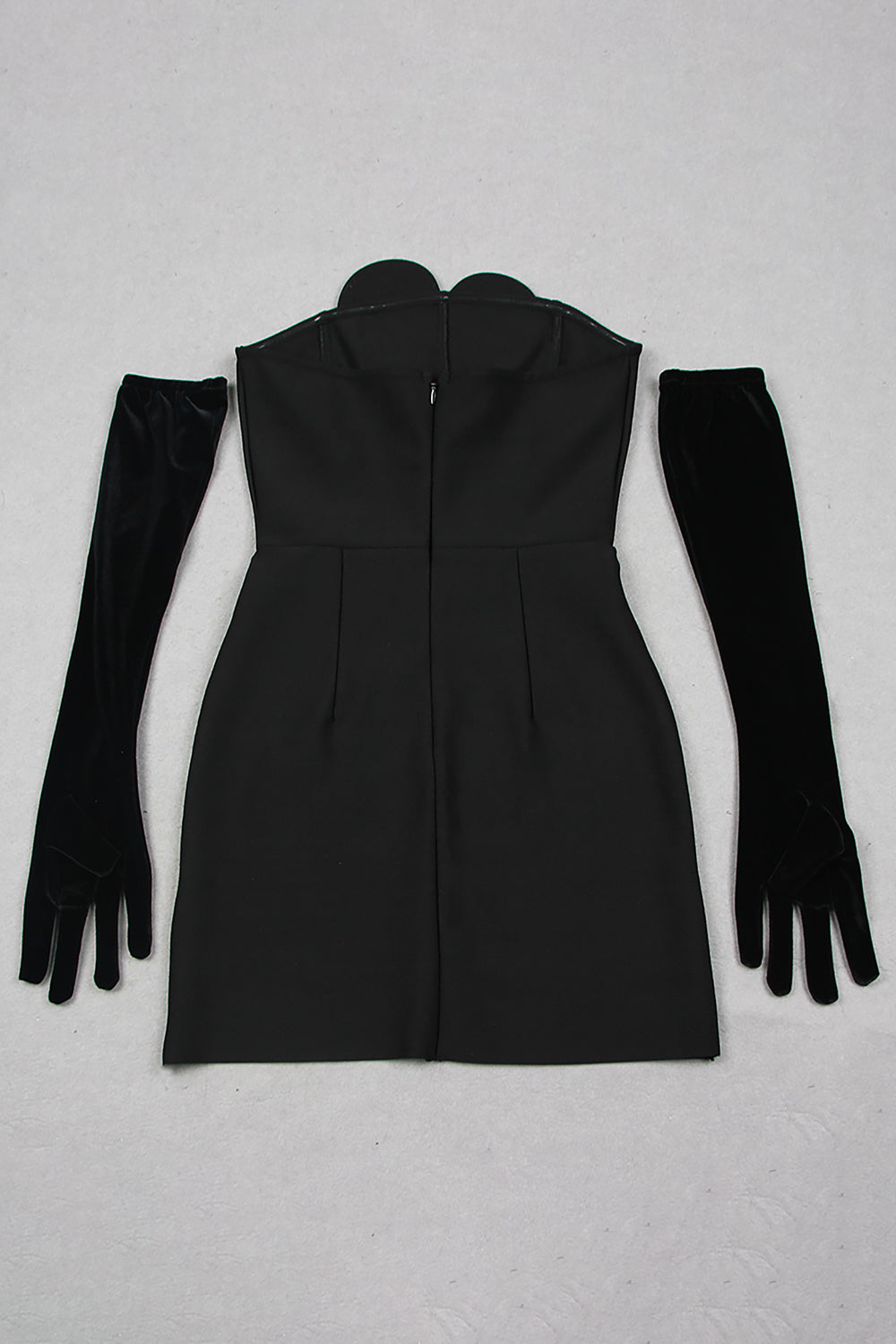 Robe courte bustier noire à cristaux et cœur avec gants