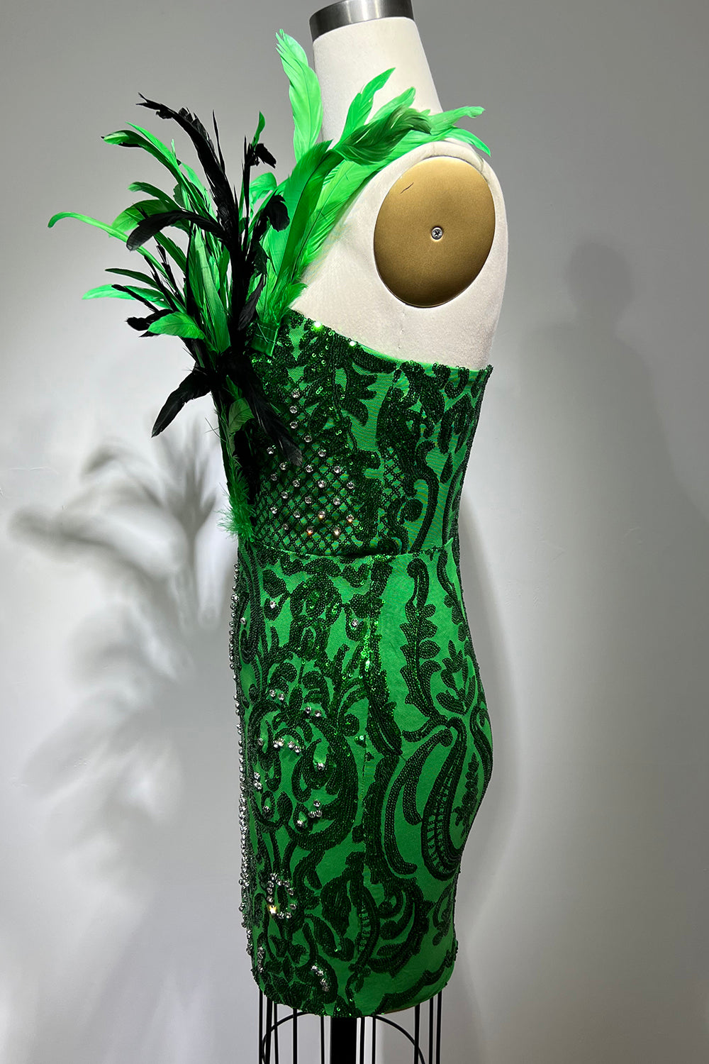 Mini-robe bustier à paillettes et bordure en plumes - Vert