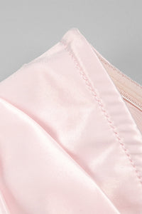 Vestido midi ajustado sin tirantes en rosa