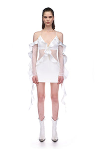 Mini-robe blanche à volants et empiècements en dentelle