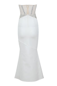 Vestido blanco de satén con corsé de cristal sin tirantes