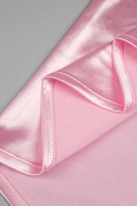 Robe sirène longue dos nu à volants en rose