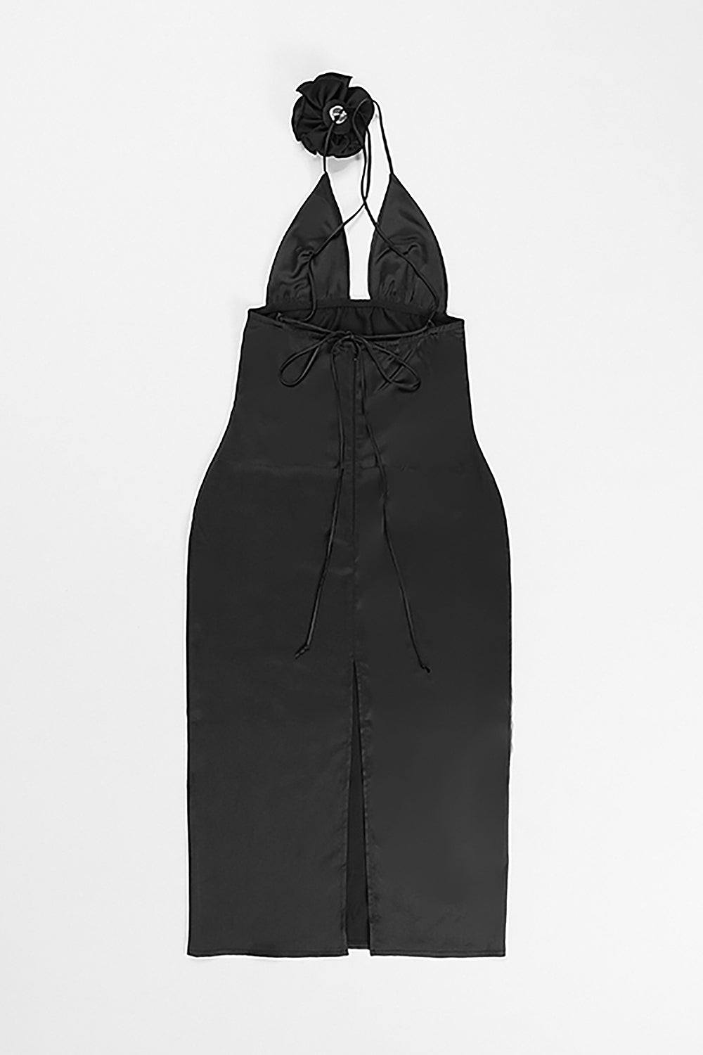 Vestido de satén con ramillete sin espalda y escote en V profundo con cuello halter negro