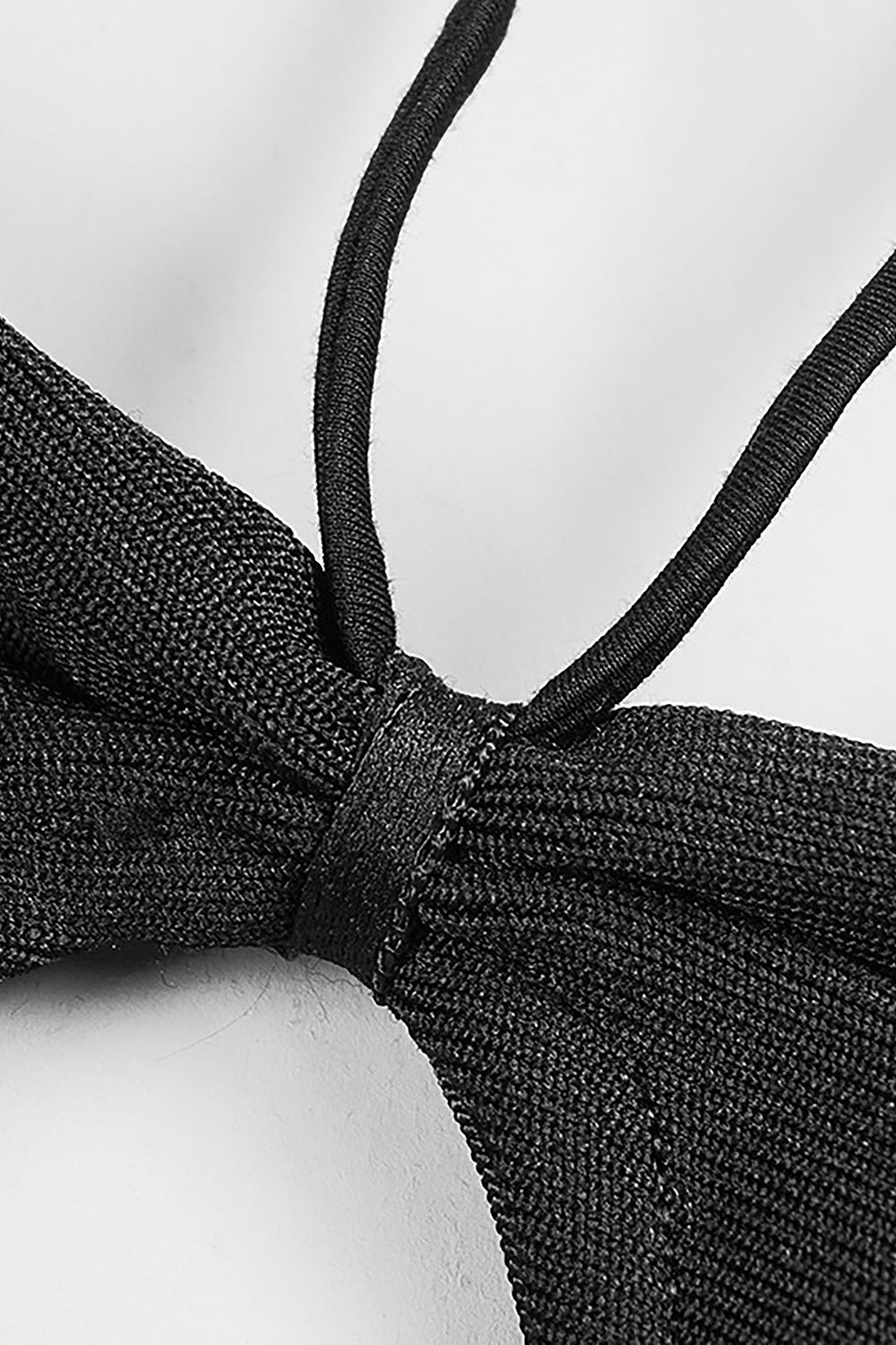 Vestido Bandage con flores huecas y cordones halter negro