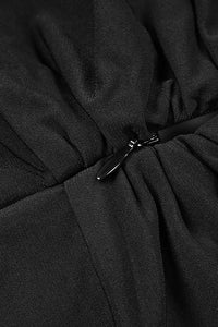 Mini-robe noire en dentelle et maille patchwork à manches longues et col licou