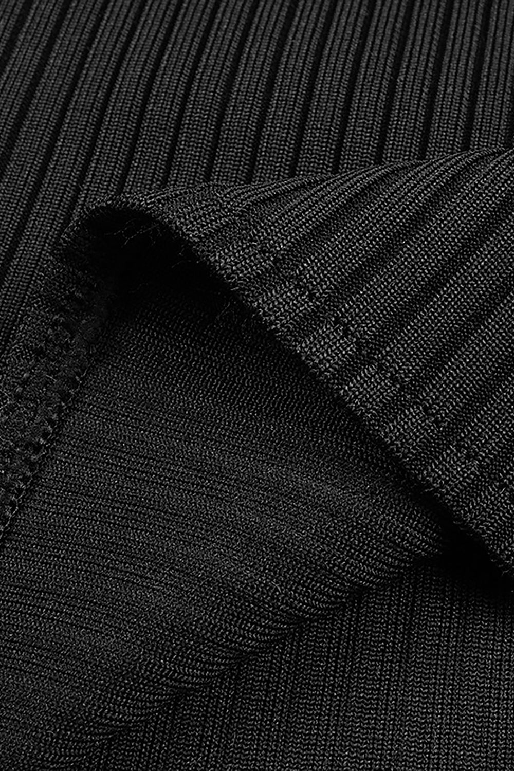 Robe noire à bandes en patchwork de maille à manches longues et col rond