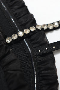 Mini vestido negro con tirantes finos y cristales