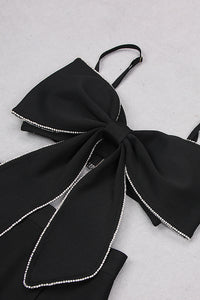 Vestido de dos piezas con cuello en V y tiras de diamantes con lazo grande negro