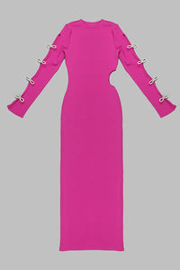Vestido largo ajustado con aberturas y adornos de cristal en rosa