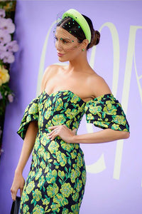 Vestido midi con hombros descubiertos y estampado floral verde