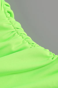 Vestido irregular drapeado ajustado plisado con cuentas y halter en verde neón