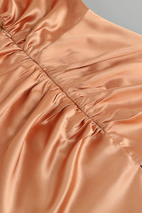 Vestido midi marrón con tiras y abertura en forma de cerradura