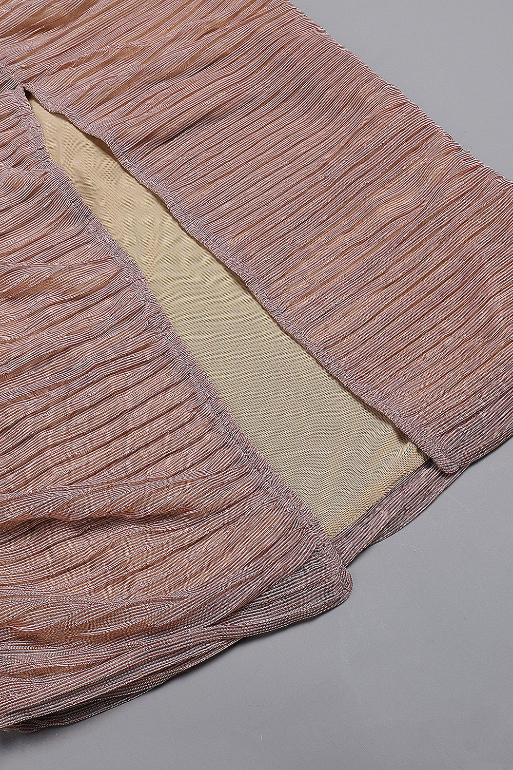 Robe longue en maille plissée dos nu à bretelles spaghetti