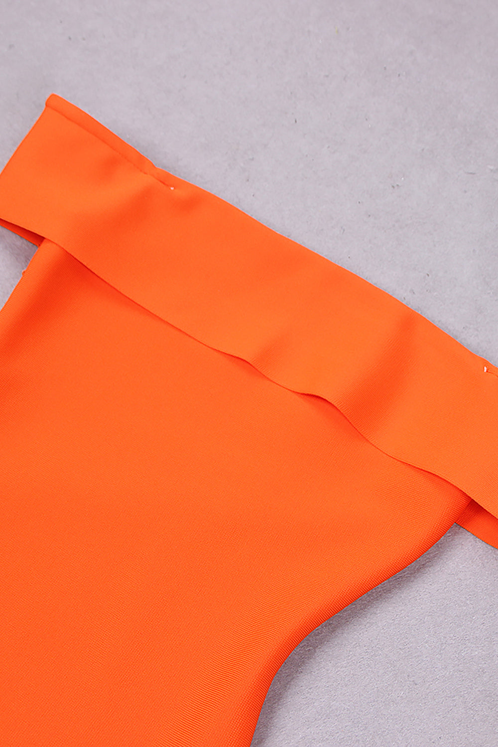 Robe bandage mi-longue sirène sans bretelles à épaules dénudées en orange noir
