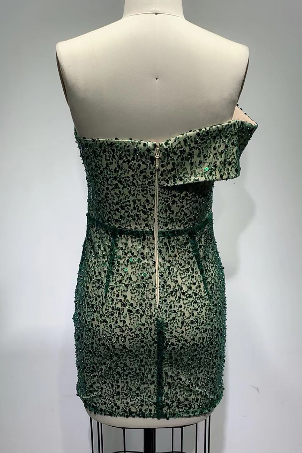Mini-robe asymétrique ornée de cristaux en vert