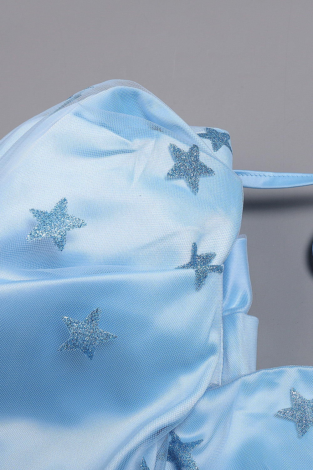 Mini-robe ajustée drapée à manches bouffantes et imprimé pentagramme en bleu ciel