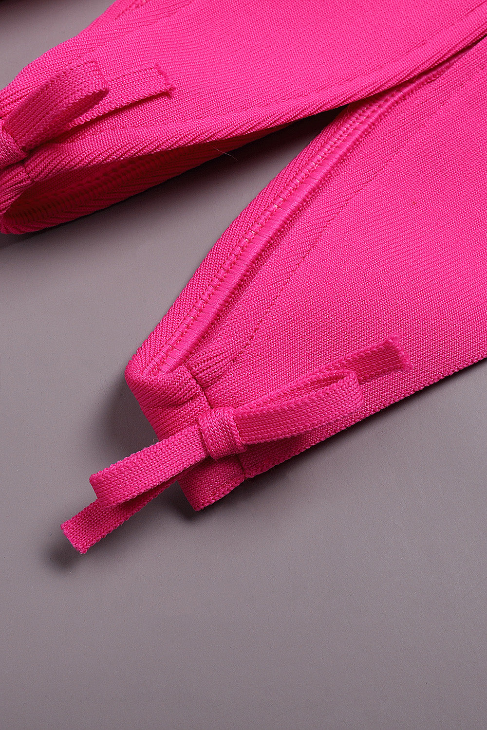 Minivestido Bandage ahuecado de manga larga en rosa
