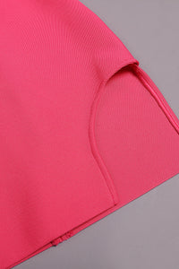 Mini-robe bandage rose à volants et épaules dénudées