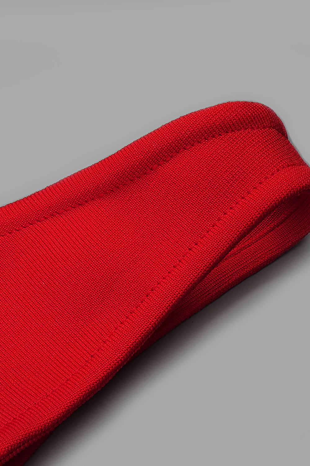 Robe bandage sans manches à col en V profond et ajourée à lacets en rouge noir