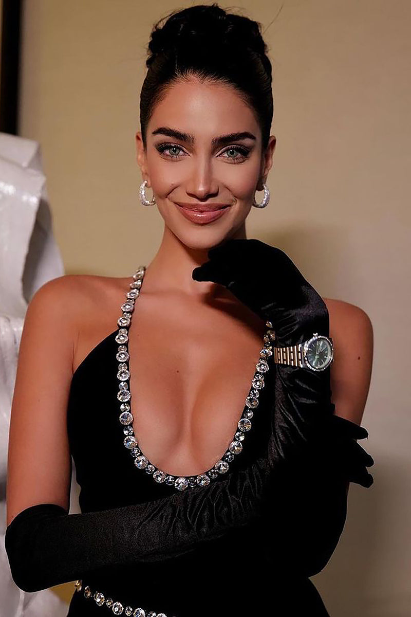 Take Note: Wear This Jewelry With Your Evening Gown — Who What Wear | Black  evening dresses, Black evening gown, Black dress red carpet