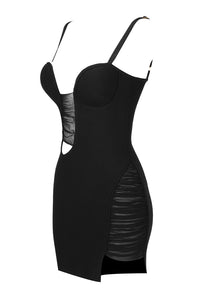 Minivestido ajustado con tirantes finos y malla de patchwork en negro