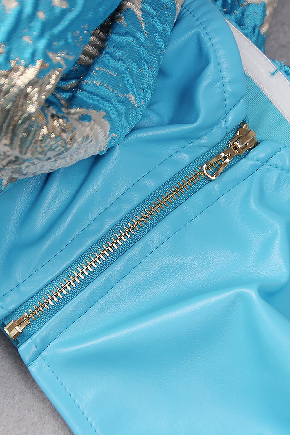 Conjunto de dos piezas de falda de PU con top con volantes sin tirantes en azul
