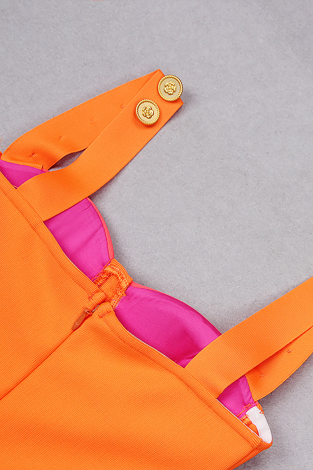 Mini-robe patchwork à bretelles et boutons en orange
