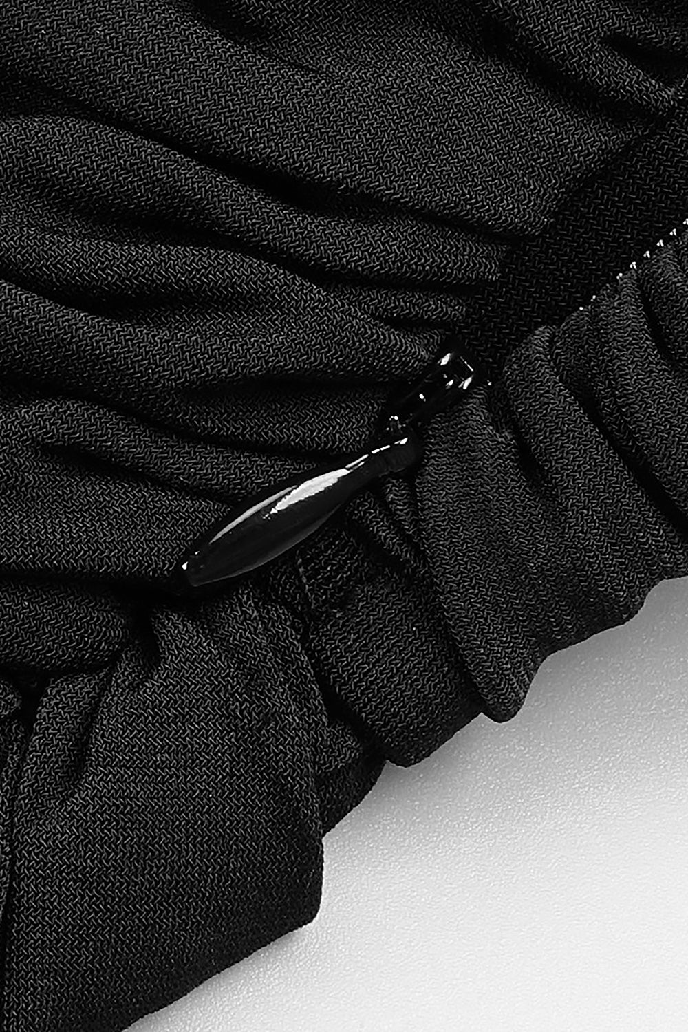 Robe froncée à bretelles et fente sur la cuisse, noire