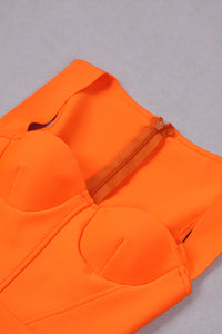 Vestido midi ajustado de crepé con escote en forma de corazón en naranja